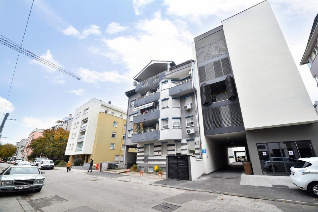 Ophelia Apartment With Parking Zagreb Exteriör bild